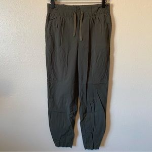 Rei Joggers